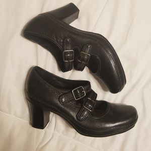 CLARKS Artisan Black Leather Mary Jane  5.5